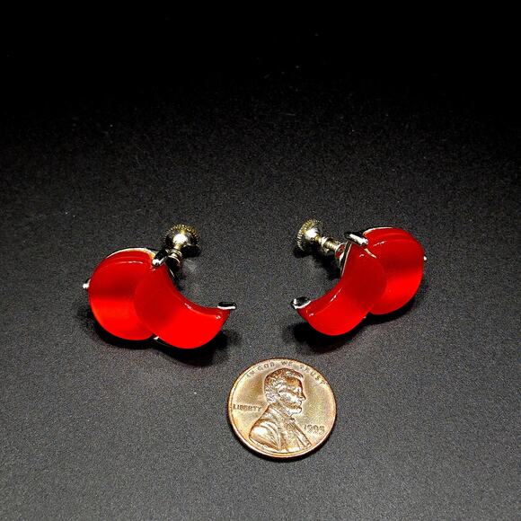 Vintage Lisner Red Screw-Back Earrings, Moonglow Silver Tone, 1950s - Picture 8 of 10